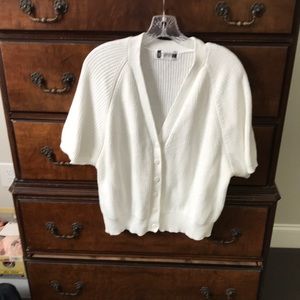 Cardigan with short raglan sleeves.